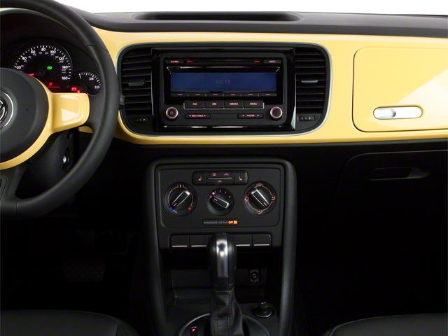 2012 Volkswagen Beetle 2dr Cpe DSG 2.0T Turbo PZEV