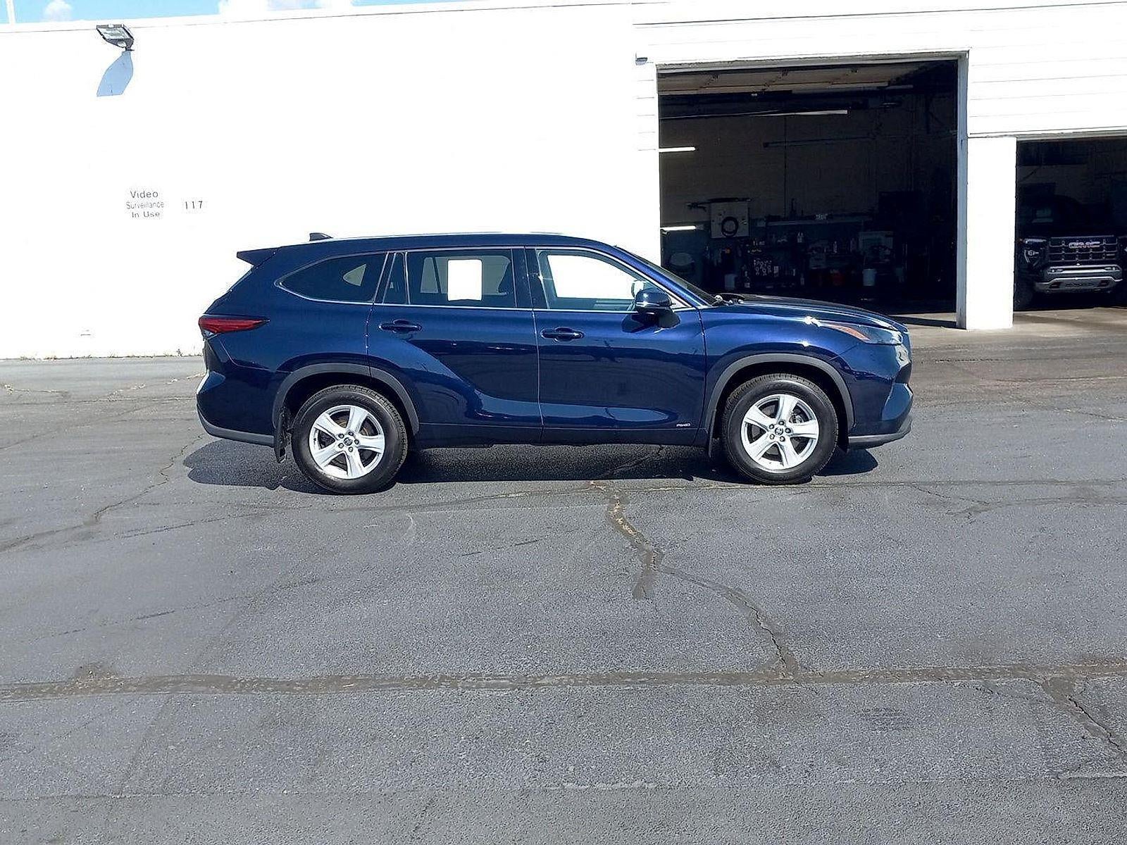 2022 Toyota Highlander Hybrid LE