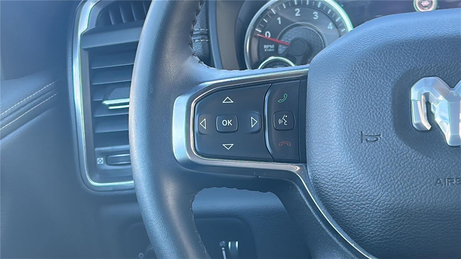 2024 RAM 1500 Laramie Crew Cab 4x2 5'7' Box