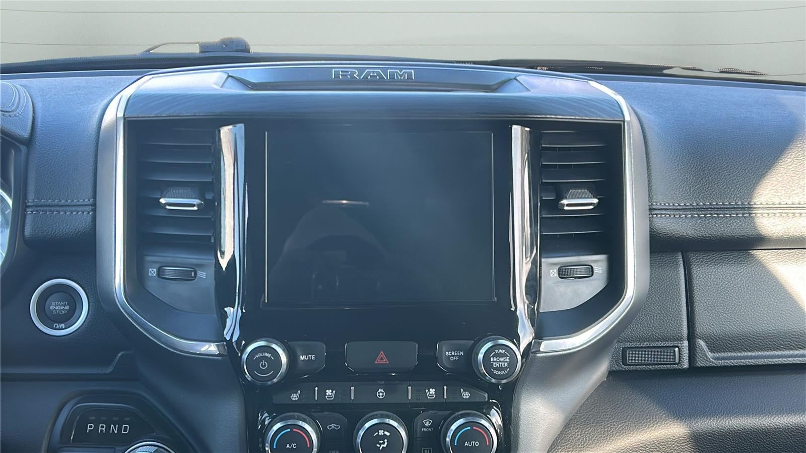 2024 RAM 1500 Laramie Crew Cab 4x2 5'7' Box