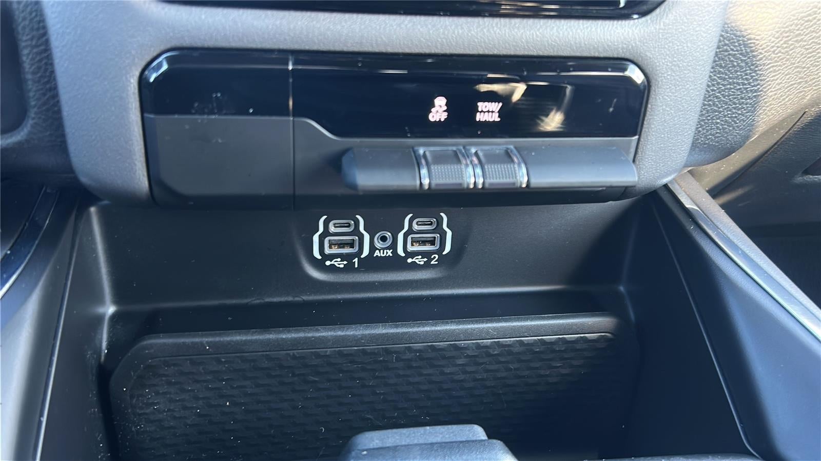 2024 RAM 1500 Laramie Crew Cab 4x2 5'7' Box