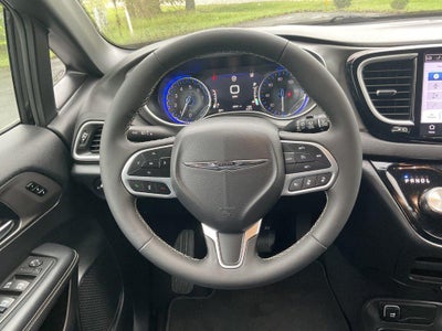 2025 Chrysler Pacifica Select FWD