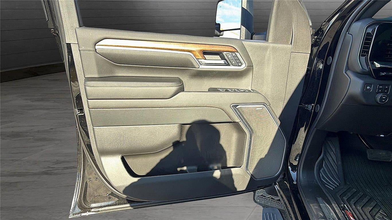 2025 Chevrolet Silverado 2500Hd '4WD Crew Cab 159'' High Country'