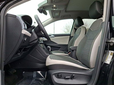 2025 Volkswagen Taos SE FWD