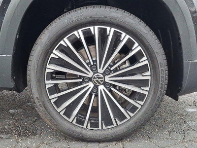 2025 Volkswagen Taos SE FWD