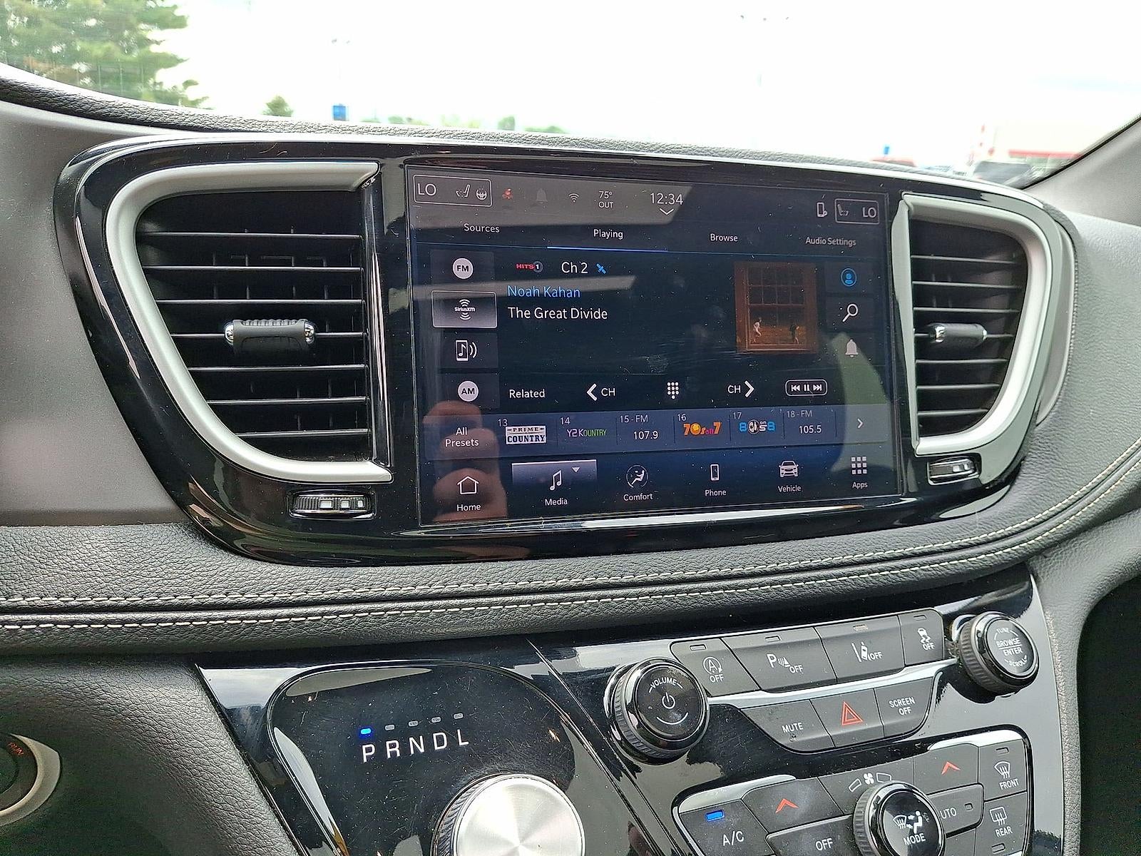 2025 Chrysler Pacifica Select